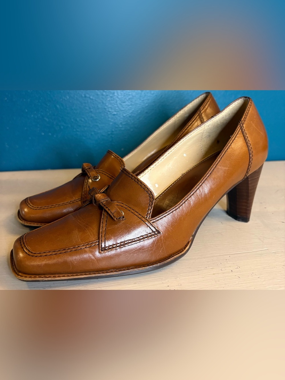 Naturalizer Vintage Brown Leather Square Toe 3” Heel Loafer w Bow & Stitching 7M